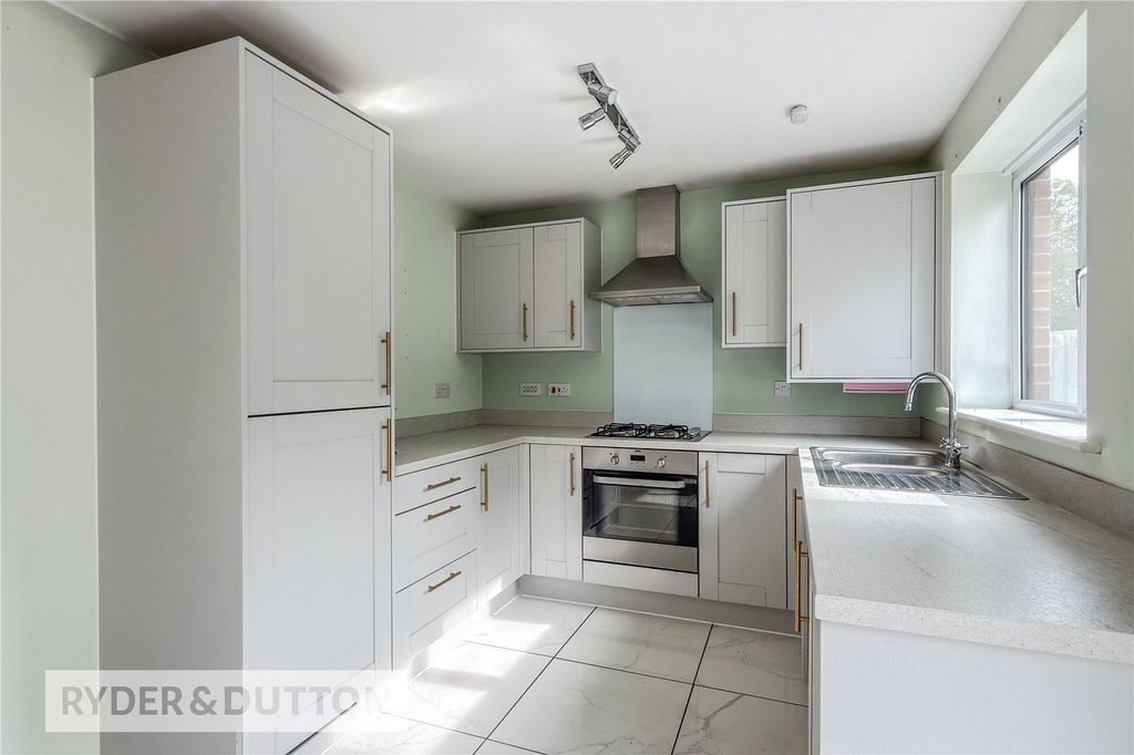 Property photo 2 of 17 Kitcen