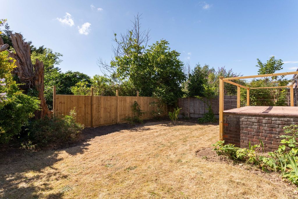 Property photo 3 of 25