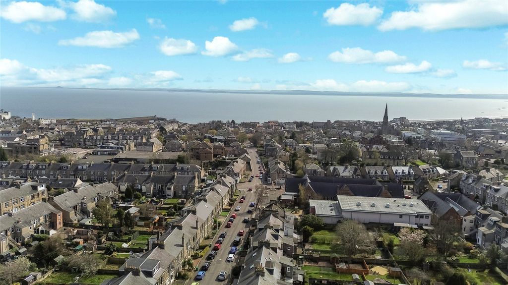 Property photo 2 of 22 Picture No. 27