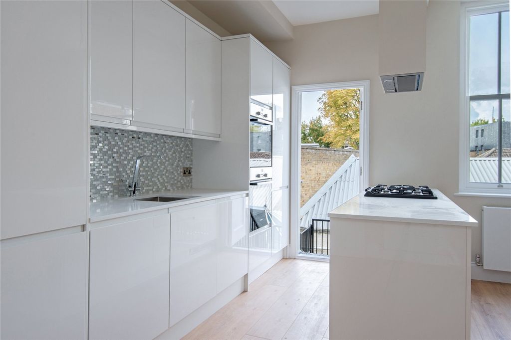Property photo 2 of 11 Kitchen