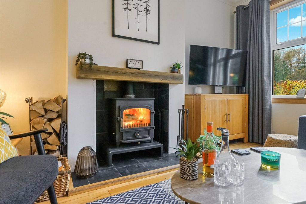 Property photo 3 of 28 Fireplace