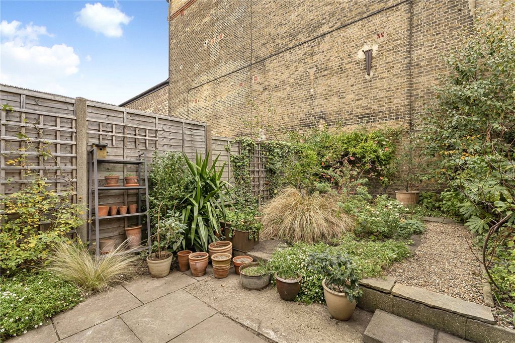 Property photo 2 of 32 Garden