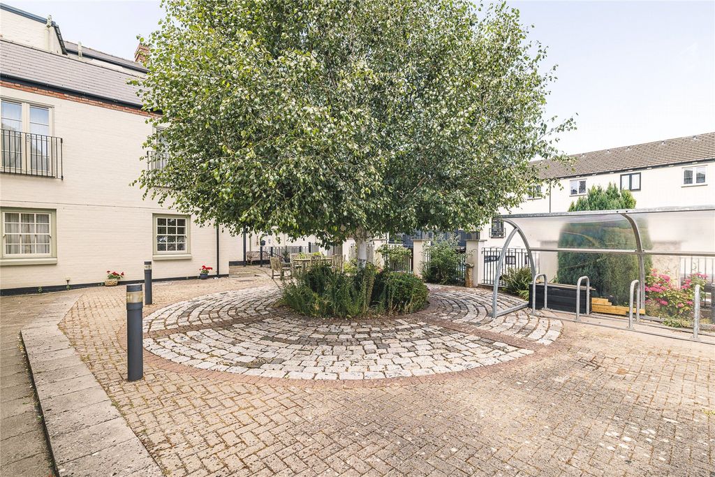 Property photo 3 of 11 Picture No. 10