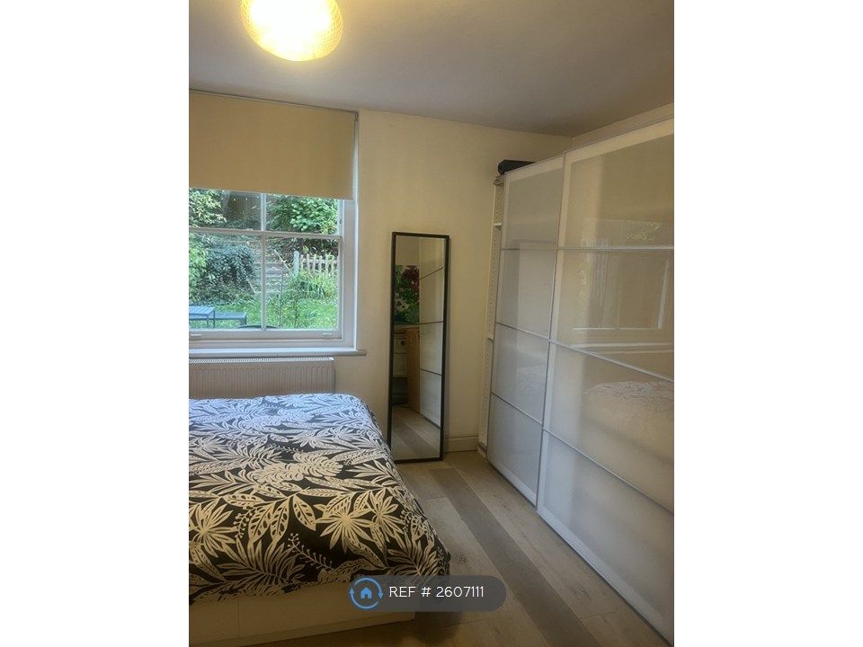 Property photo 2 of 5 Wardrobe