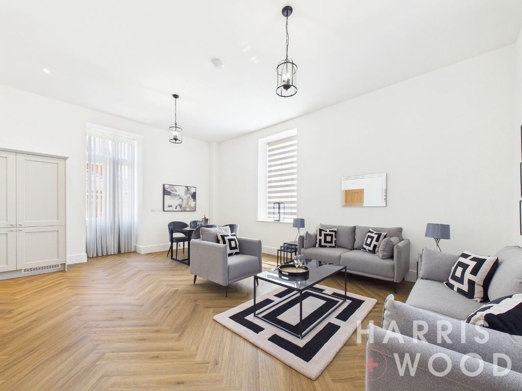 Property photo 2 of 22 5255881