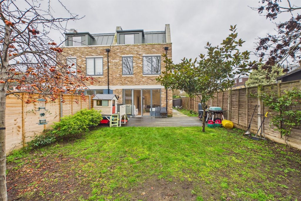 Property photo 3 of 16 Garden