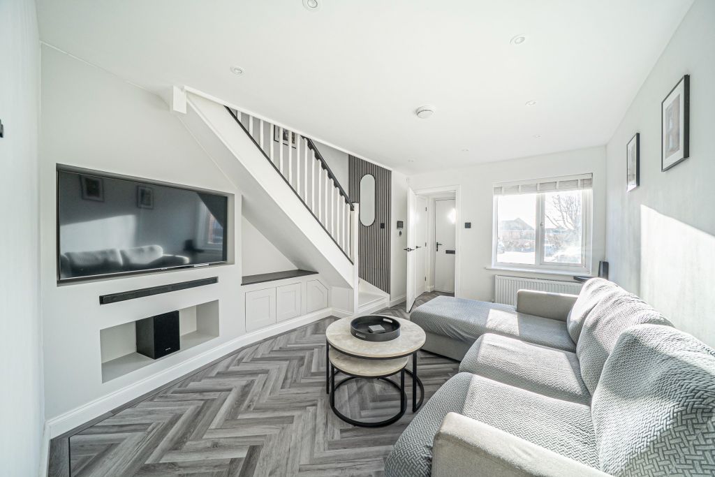 Property photo 3 of 23