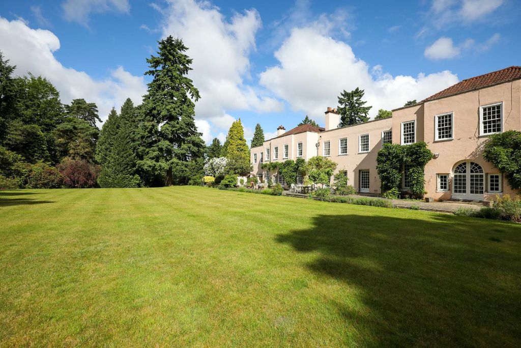 Property photo 1 of 32