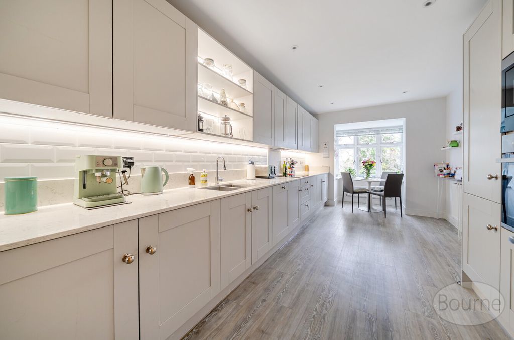 Property photo 2 of 11 A156c81F-Bb7F-47E...