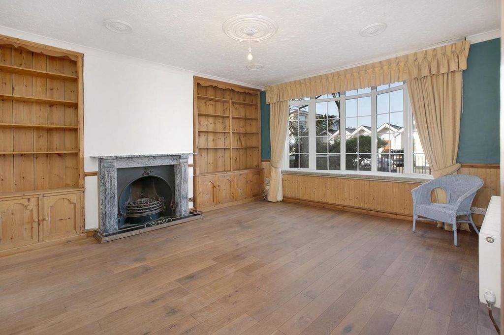 Property photo 3 of 25