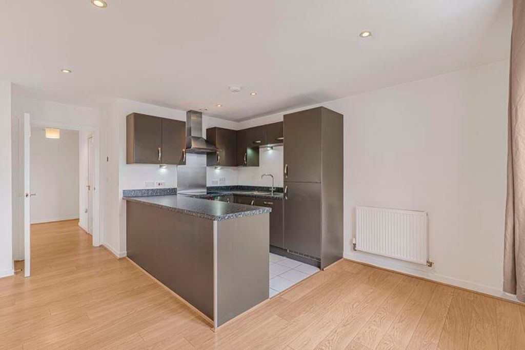 Property photo 3 of 11 Kitchen