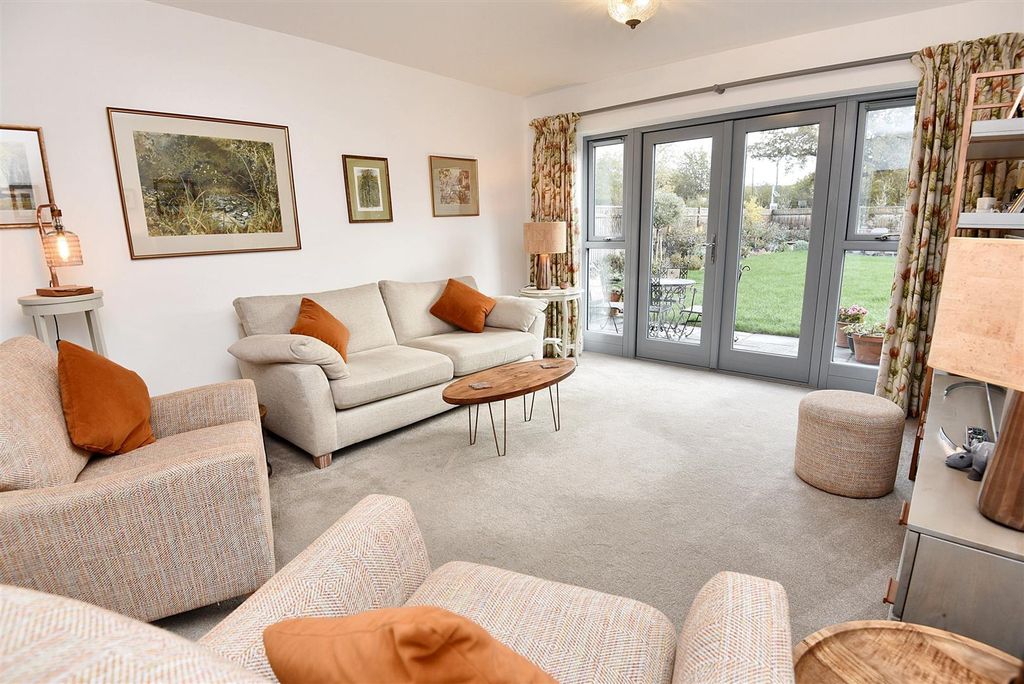 Property photo 2 of 11 Sitting Room