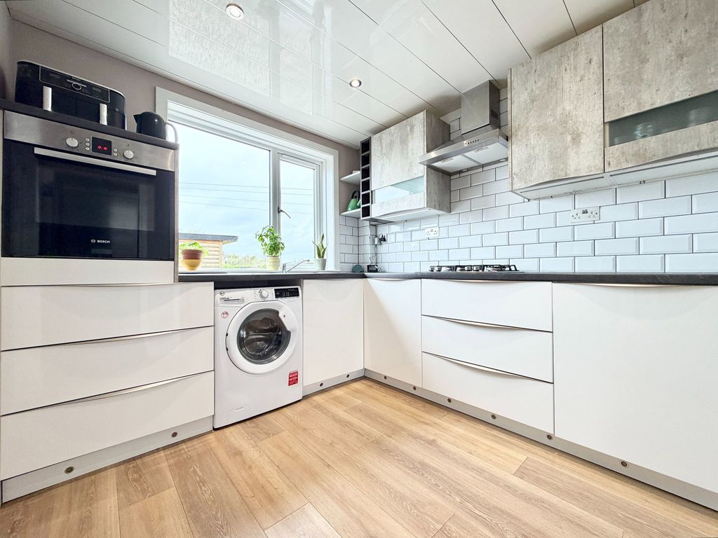 Property photo 3 of 30