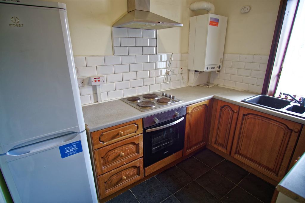 Property photo 3 of 6 Kitchen