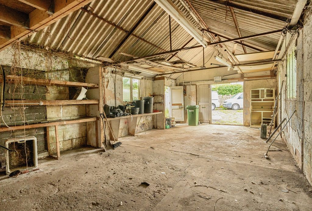 Property photo 2 of 6 Internal