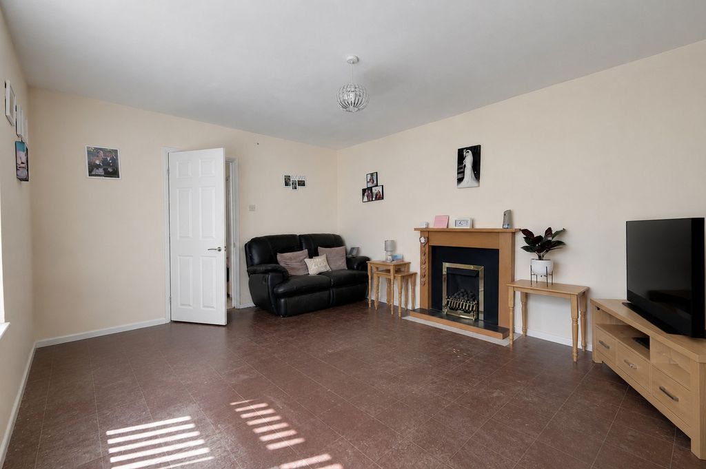 Property photo 2 of 15 5369842