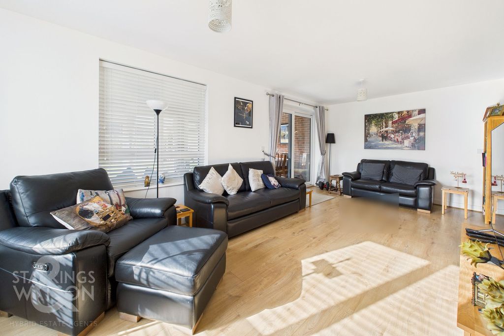 Property photo 2 of 32