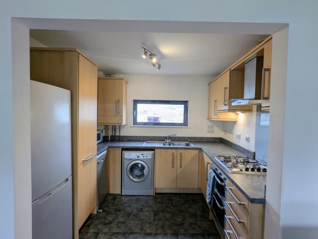 Property photo 3 of 11 Kitchen