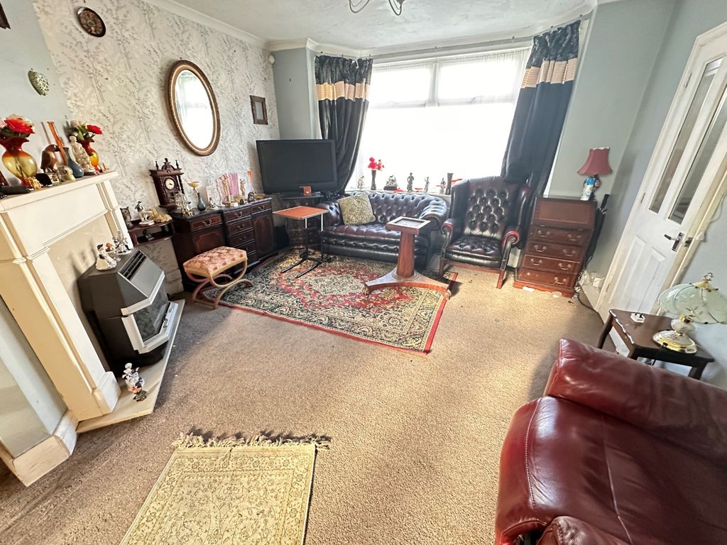 Property photo 2 of 8 4682801