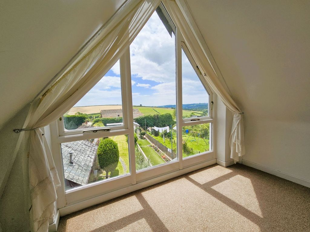 Property photo 2 of 34