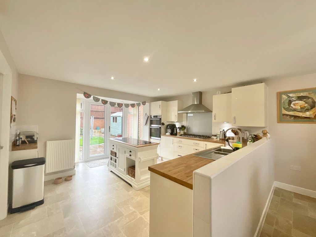 Property photo 3 of 23