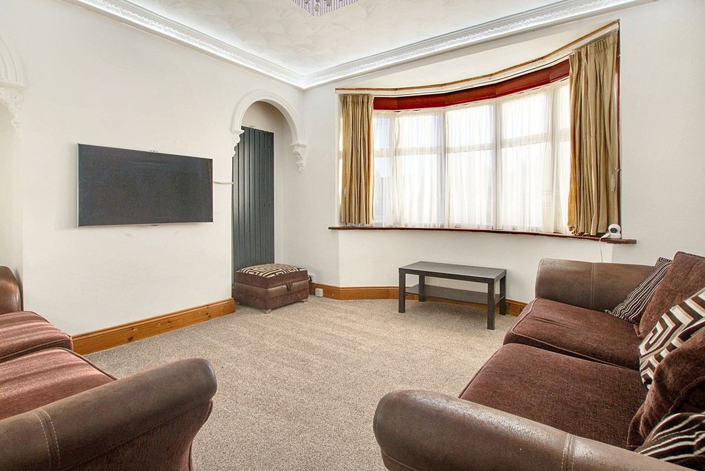 Property photo 3 of 35