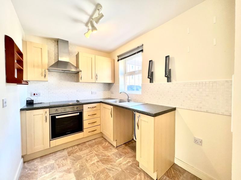 Property photo 2 of 8 Kitchen