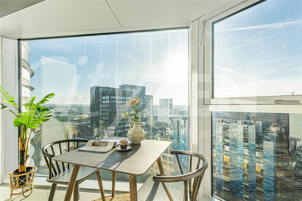 Property photo 2 of 29 Winter Garden