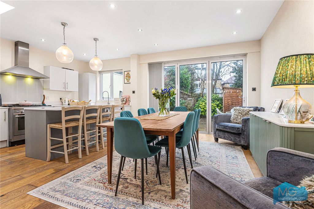 Property photo 2 of 23 Picture No. 11