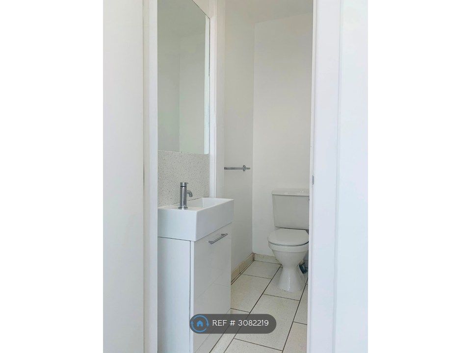 Property photo 2 of 5 Bathroom