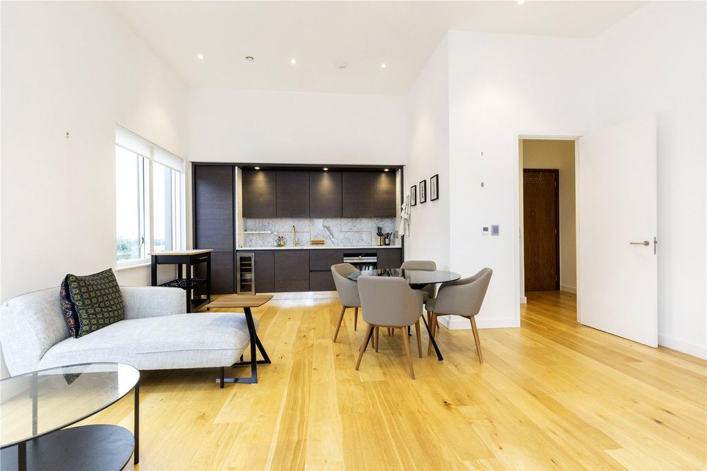 Property photo 1 of 16 Openplan Living