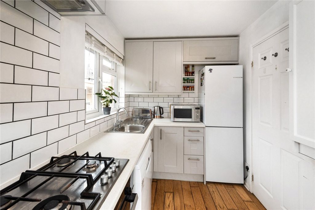 Property photo 3 of 16 Picture No. 10