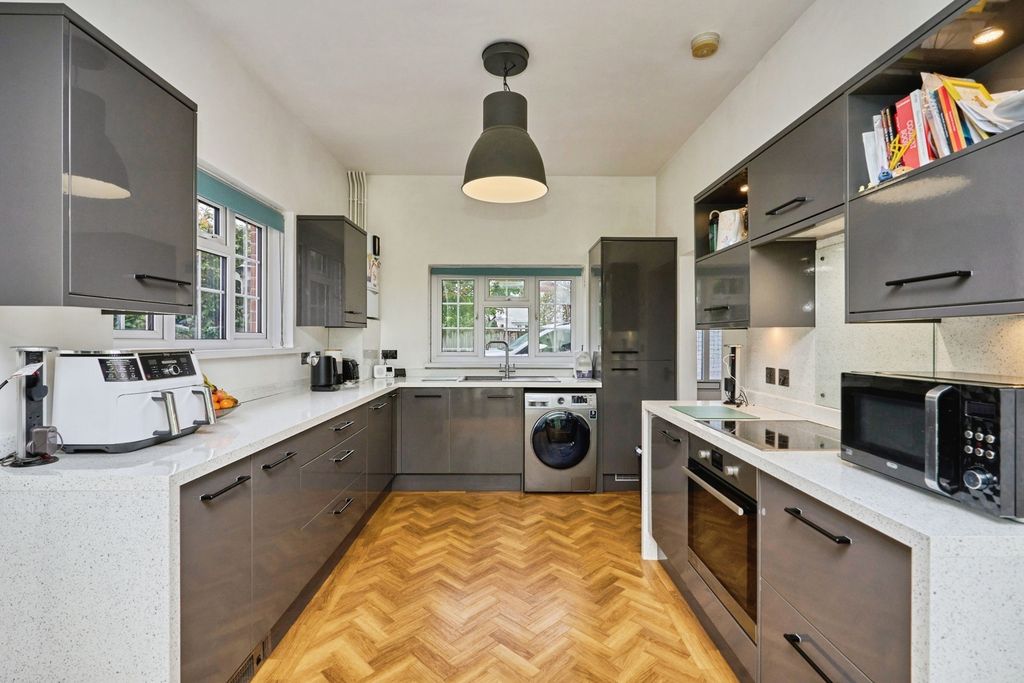 Property photo 3 of 14 Kitchen