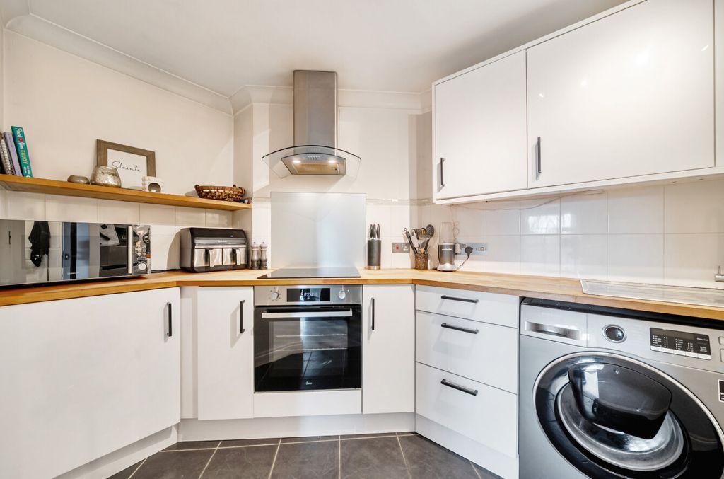 Property photo 2 of 15 1437366-9-69Cce1B...