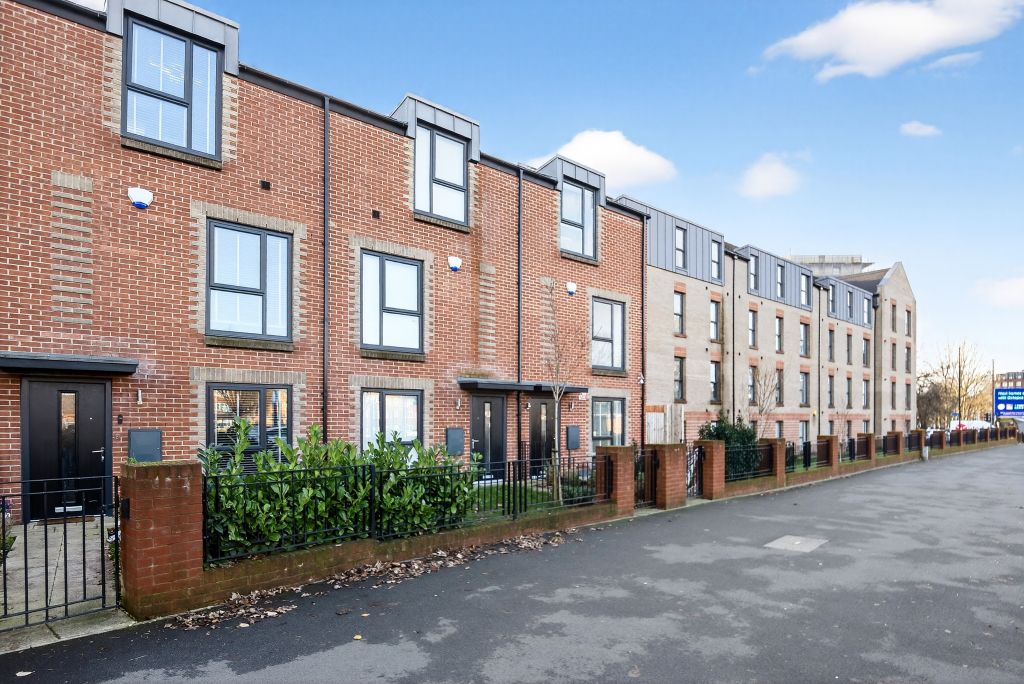 Property photo 2 of 21