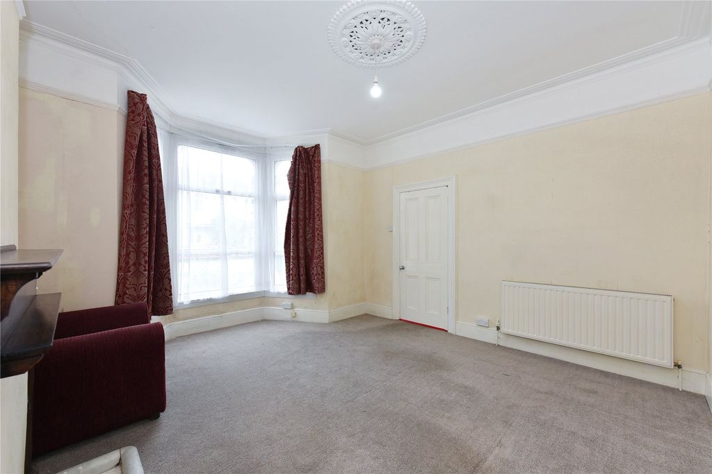 Property photo 3 of 12 Picture No. 10