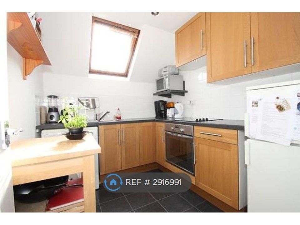 Property photo 2 of 6 Kitchen