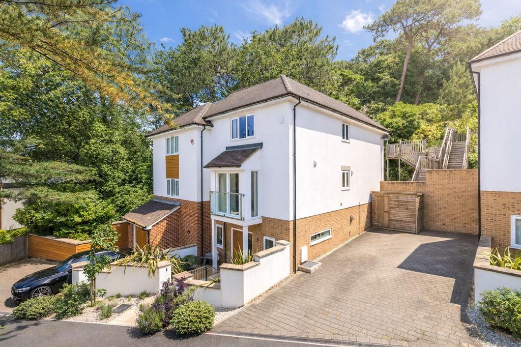 Property photo 2 of 26