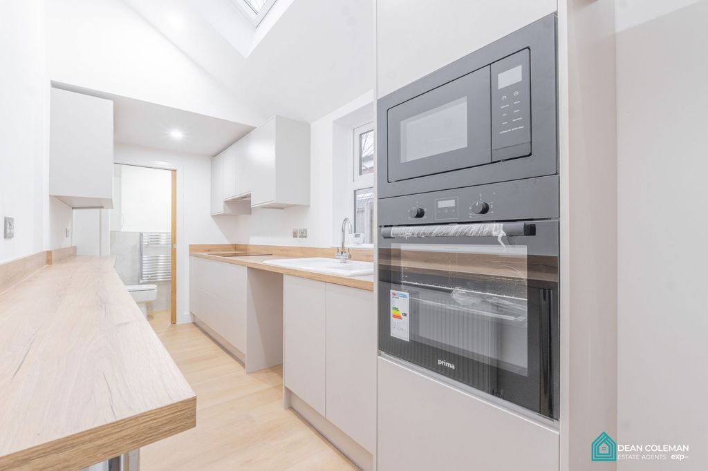 Property photo 2 of 25