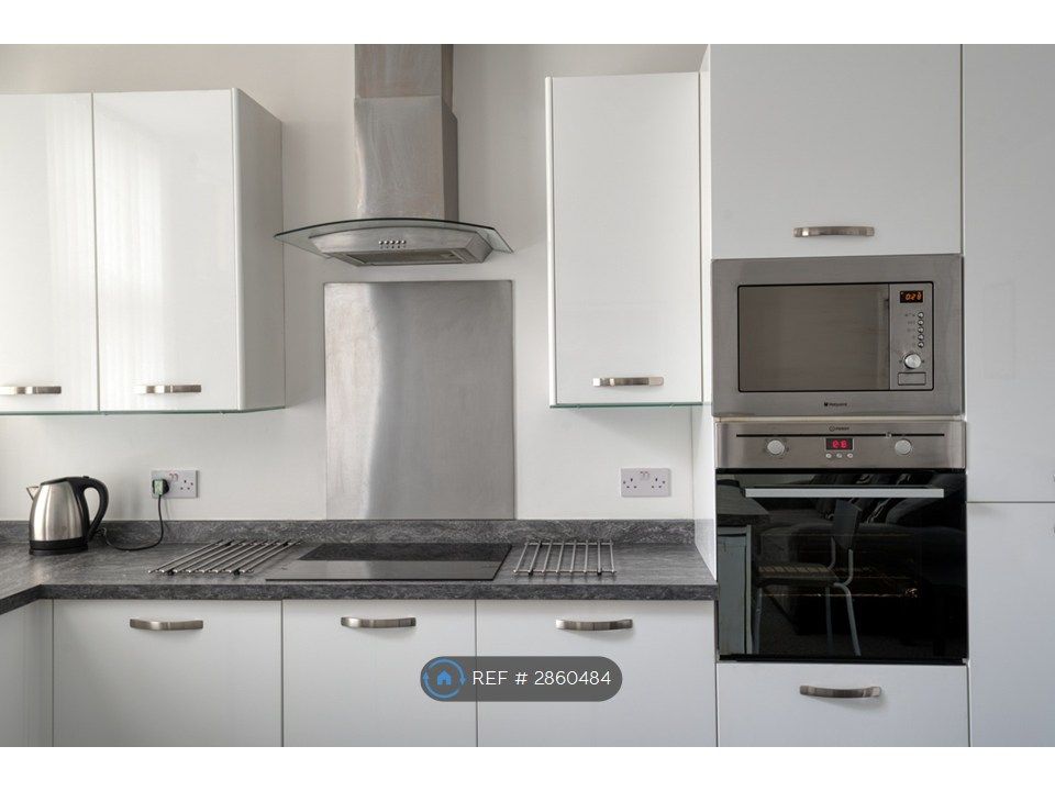 Property photo 2 of 8 Kitchen