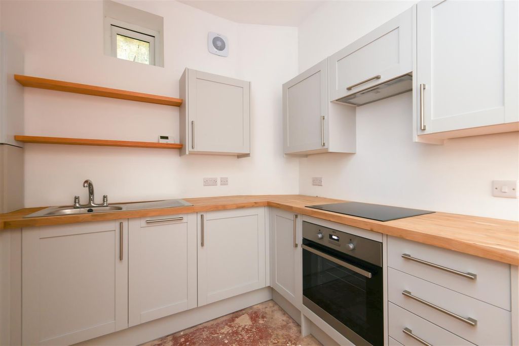 Property photo 3 of 19 Kitchen