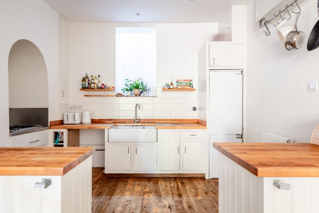 Property photo 2 of 28 5330043