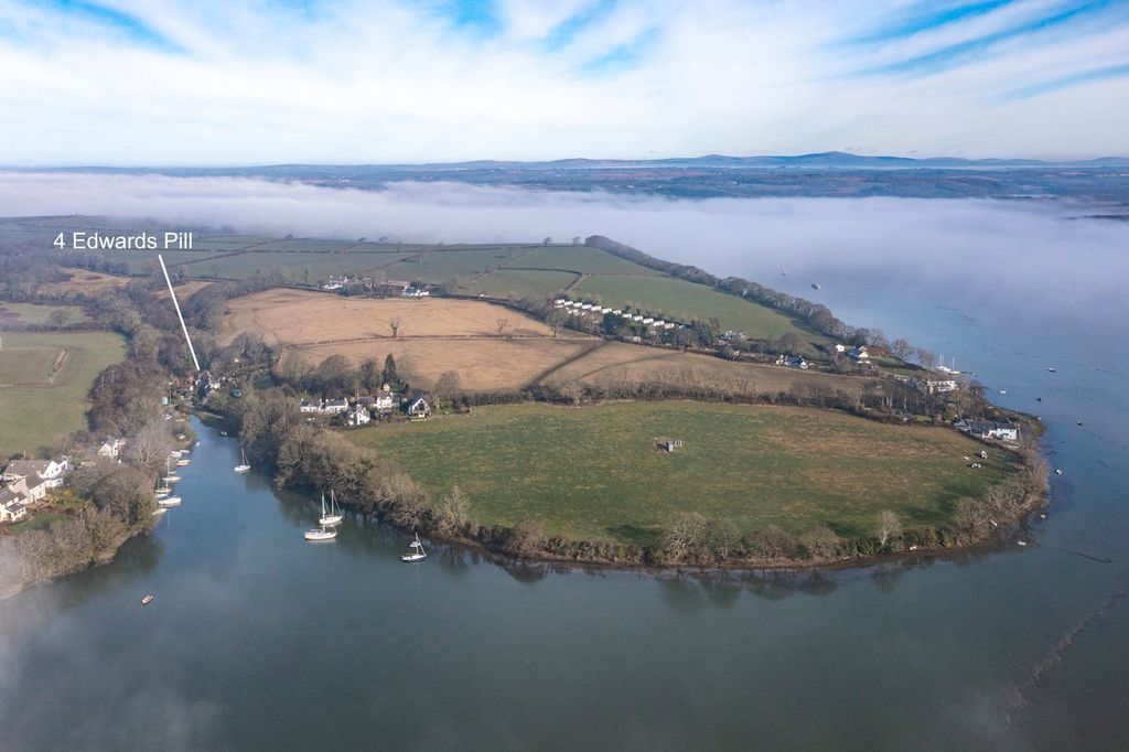 Property photo 2 of 34