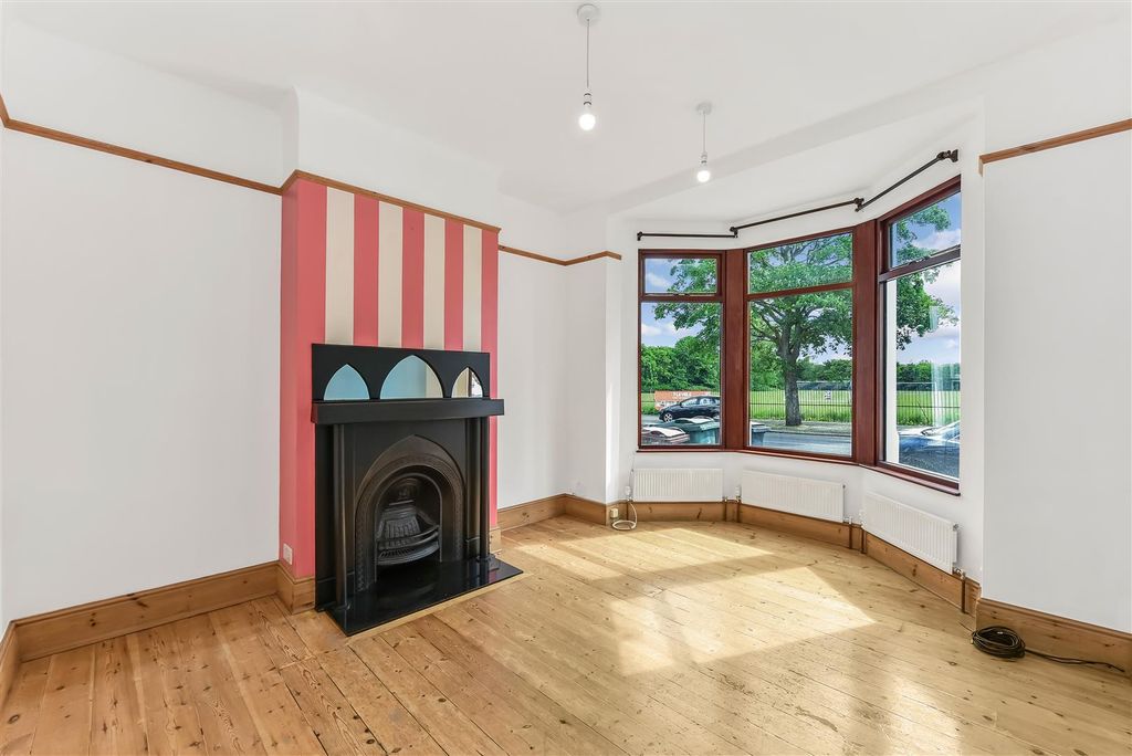 Property photo 2 of 22