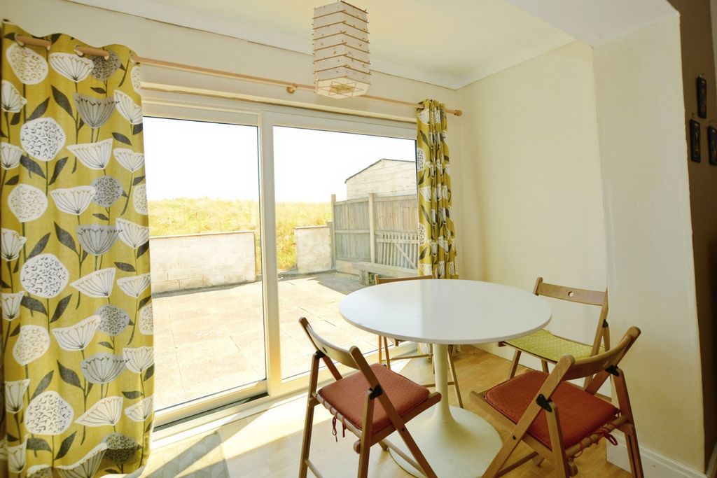 Property photo 3 of 21 Photo