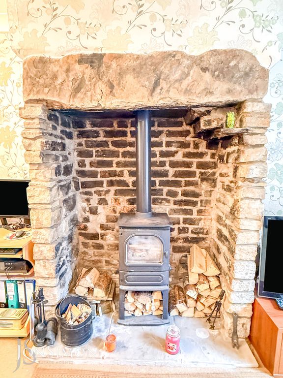 Property photo 2 of 21