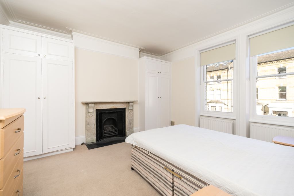 Property photo 2 of 10 Bedroom