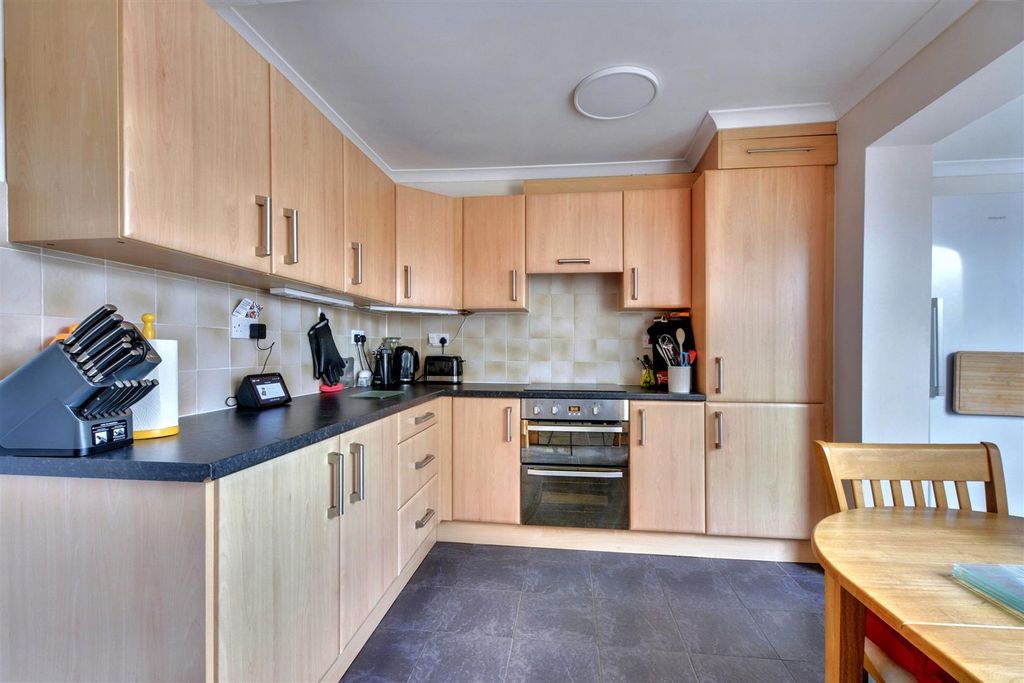 Property photo 3 of 18 Kitchen_1.Jpeg