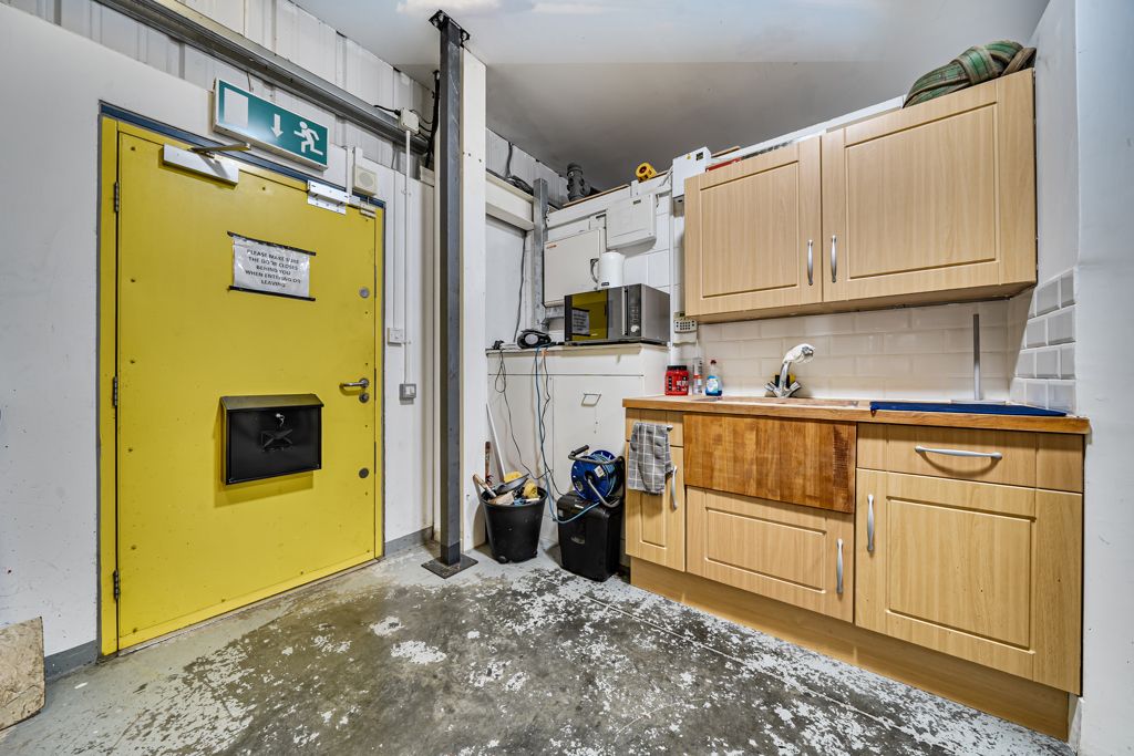 Property photo 2 of 9 Photo 9