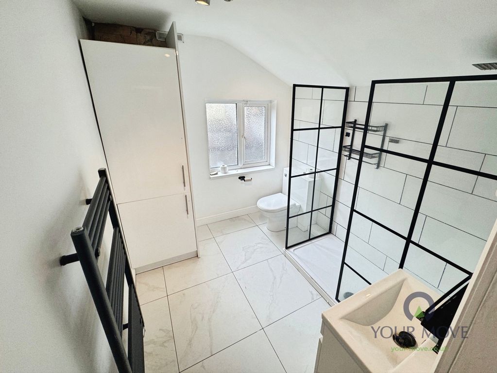 Property photo 3 of 9 Bathroom